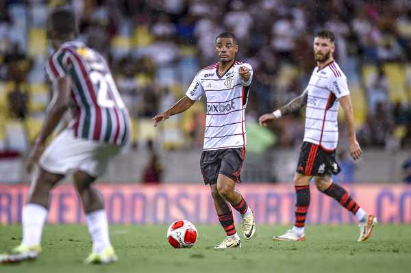 Música do Flamengo: De la Cruz mira Libertadores com os companheiros.