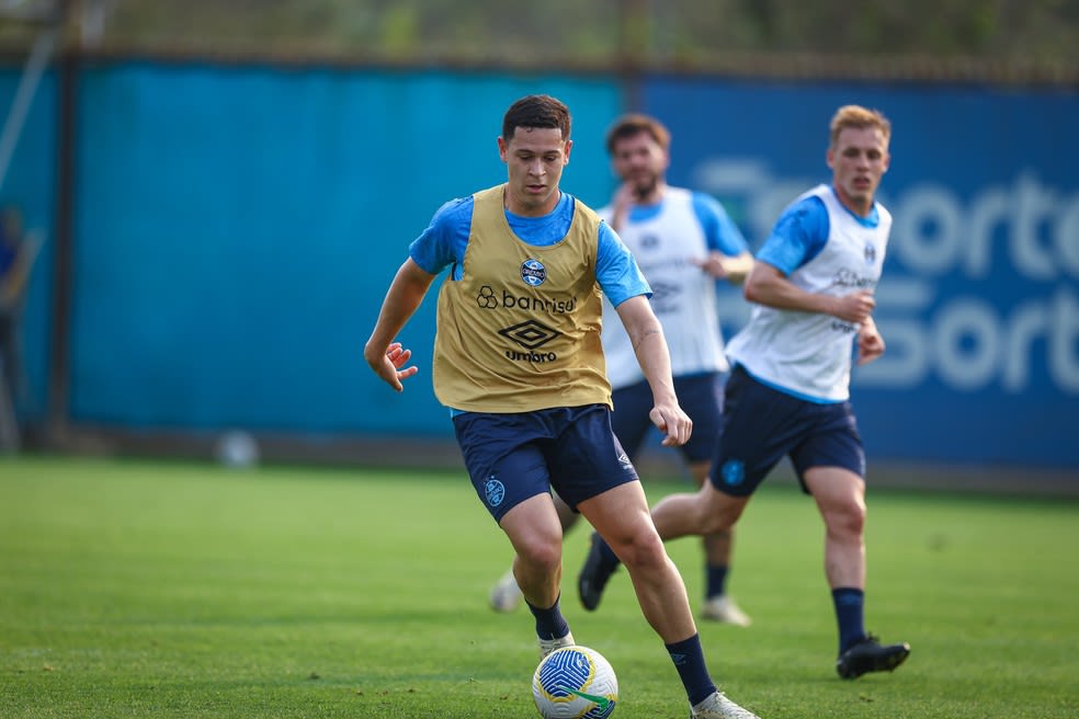 Natã em treino do Grêmio — Foto: Lucas Uebel/Grêmio