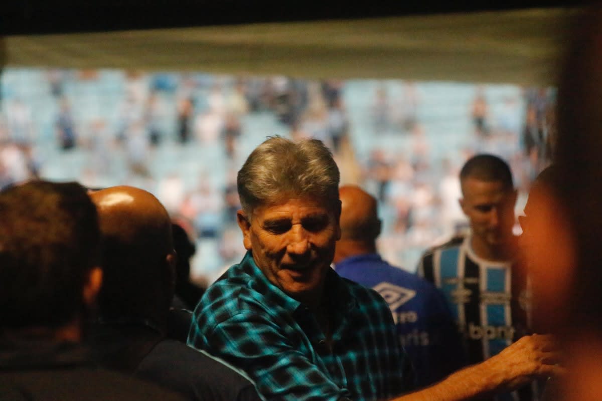 grêmio recebe merecido aplauso da torcida na arena