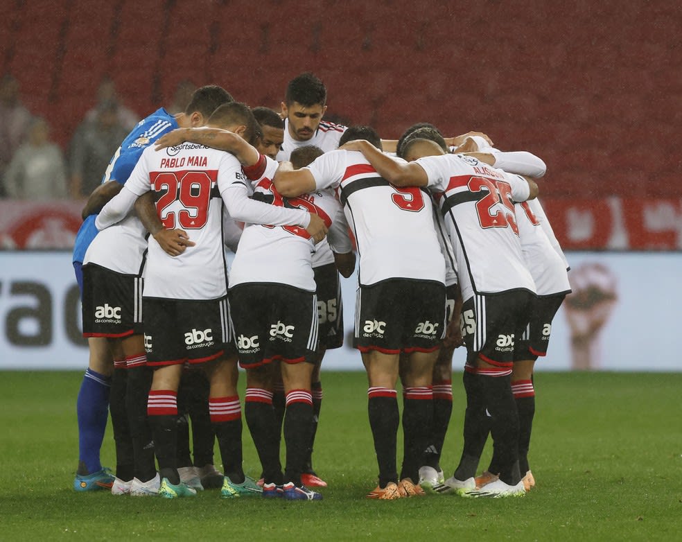 FLAMENGO 2 X 1 SANTOS - COM MUITA RAÇA, FLAMENGO SUPERA MARATONA DE VIAGENS  E VENCE 1ª FORA DO RIO 