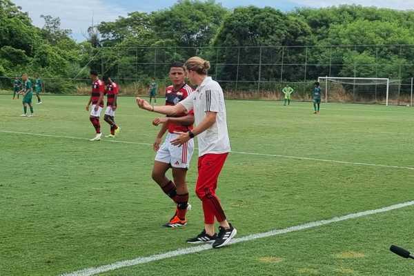 Sucesso na estreia de Filipe Luís como treinador da base flamenguista