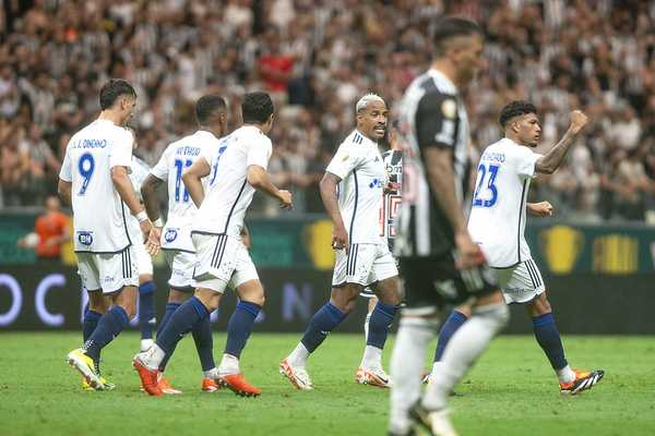 Erro de Estratégia da Defesa do Cruzeiro Compromete, Mas Time Sai no Lucro.