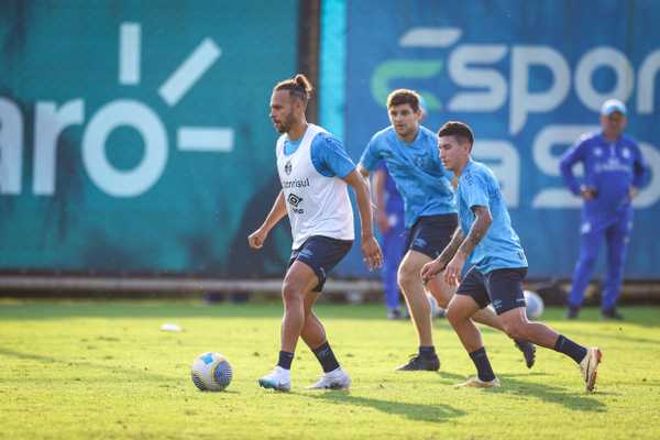 Braithwaite treina no Grêmio e Diego Costa retorna após lesão.