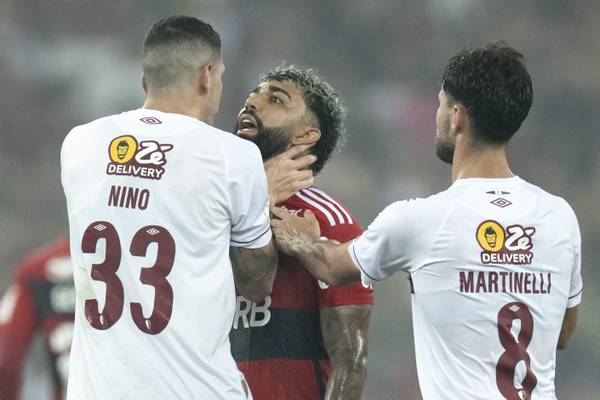 Gabigol é absolvido pelo STJD, e Nino pega pena mínima por expulsões em Flamengo x Fluminense