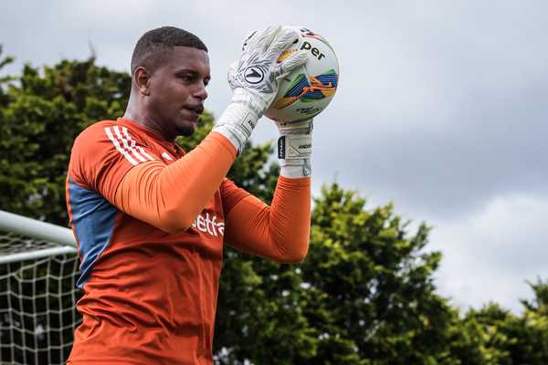 Cruzeiro avança em negociação para renovação com goleiro Anderson