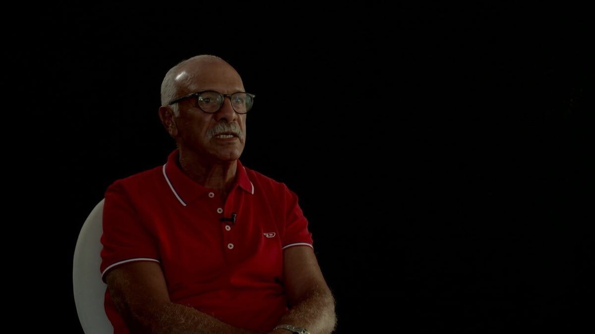 Júnior revela inspiração italiana para segunda pele no Flamengo aos 70 anos.