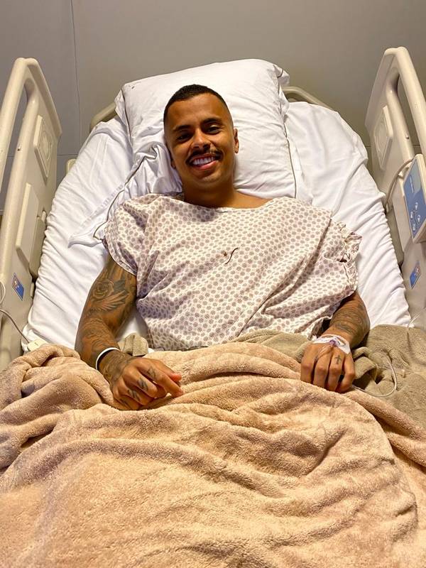 Allan, do Flamengo, deixa hospital após cirurgia no tornozelo: Daqui a pouco estou pronto