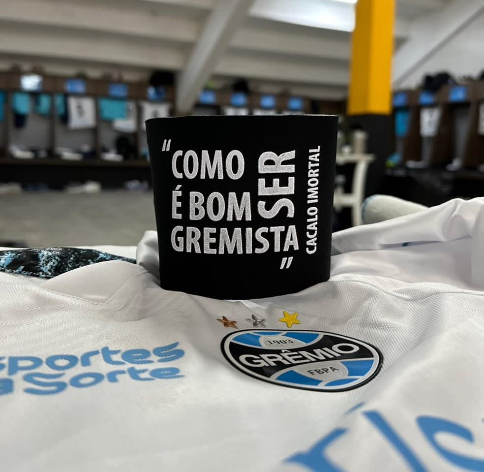 Homenagem do Grêmio a Cacalo, ex-presidente — Foto: Divulgação/Grêmio