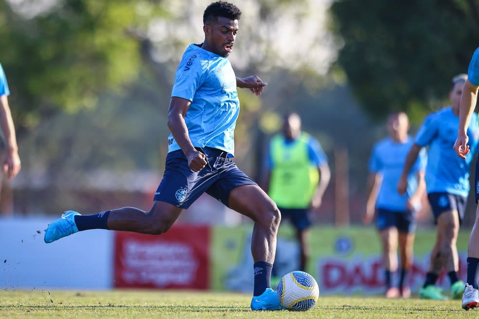 Jemerson em treino do Grêmio — Foto: Lucas Uebel/Divulgação Grêmio