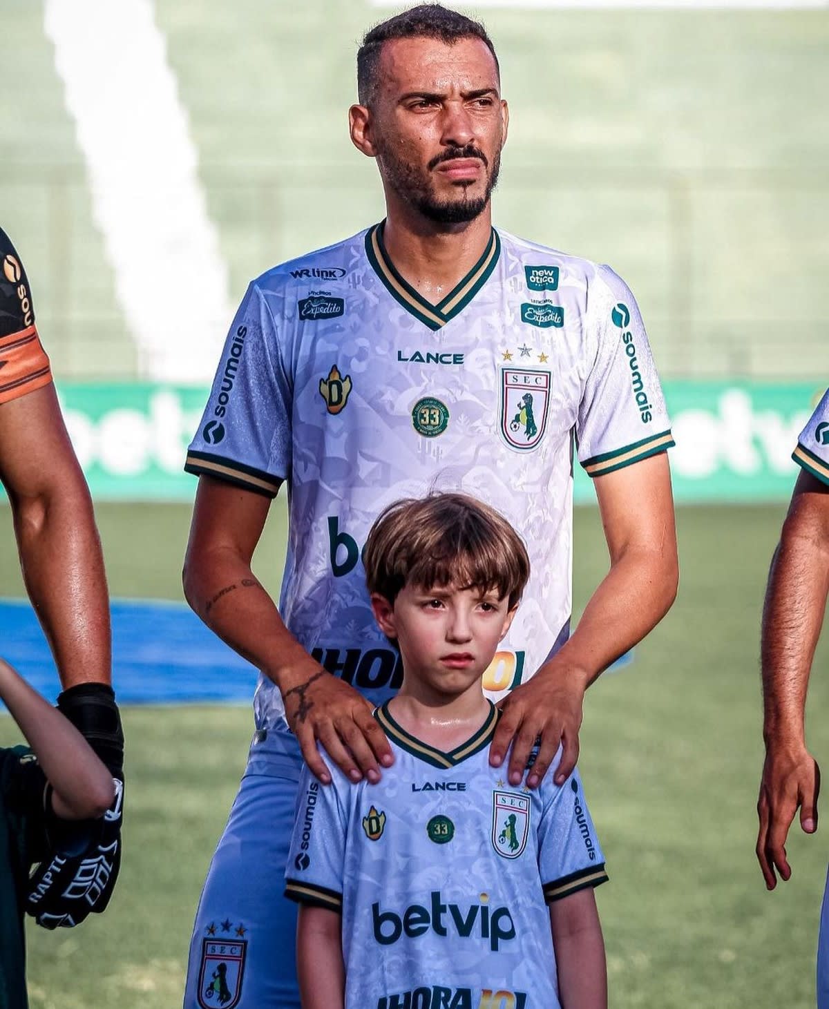 Zagueiro do Sousa utilizará máscara de proteção em jogo contra o Cruzeiro.