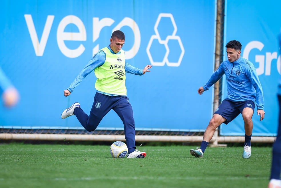 Monsalve, meia do Grêmio, pode ser titular contra o Criciúma — Foto: Lucas Uebel/Grêmio