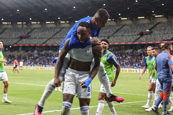 Destaque de William e Rafa Silva em virada do Cruzeiro na estreia do Brasileiro.