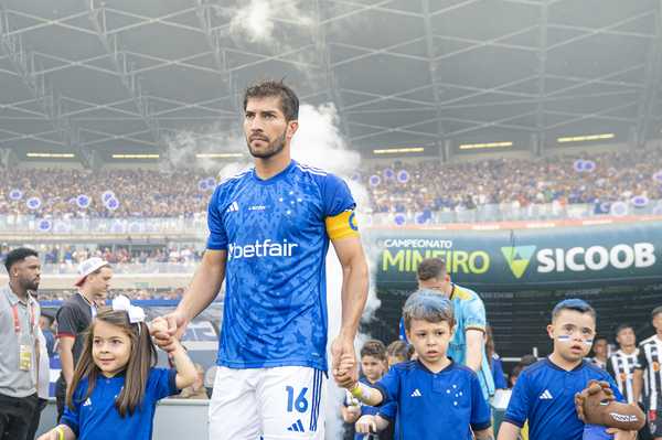 Capitão do Cruzeiro relata ambiente abatido no vestiário após partida.