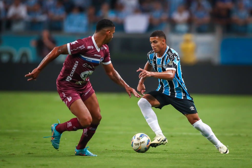 Gustavo Nunes em vitória do Grêmio — Foto: Lucas Uebel/Grêmio