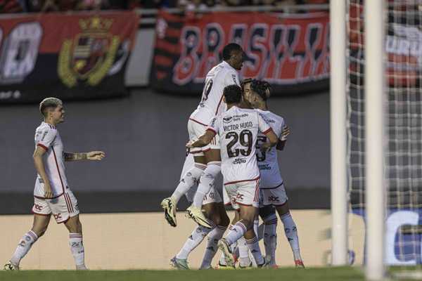 Flamengo deve aproveitar vantagem numérica para evitar primeira derrota