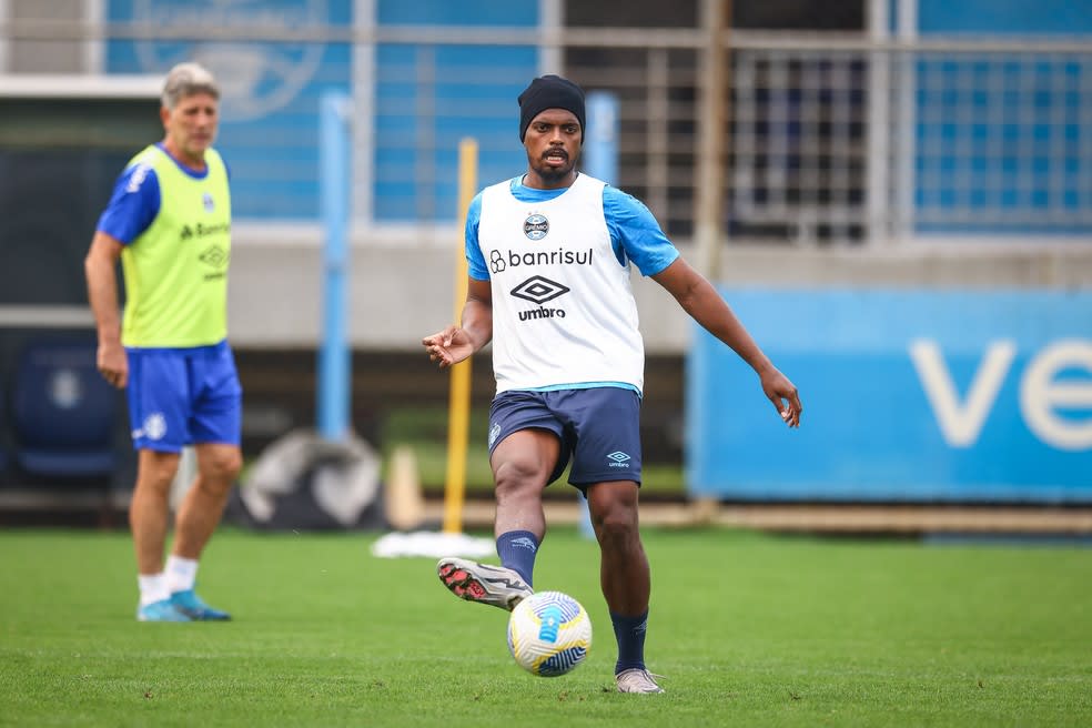 Jemerson volta a treinar com bola — Foto: Lucas Uebel/Divulgação Grêmio