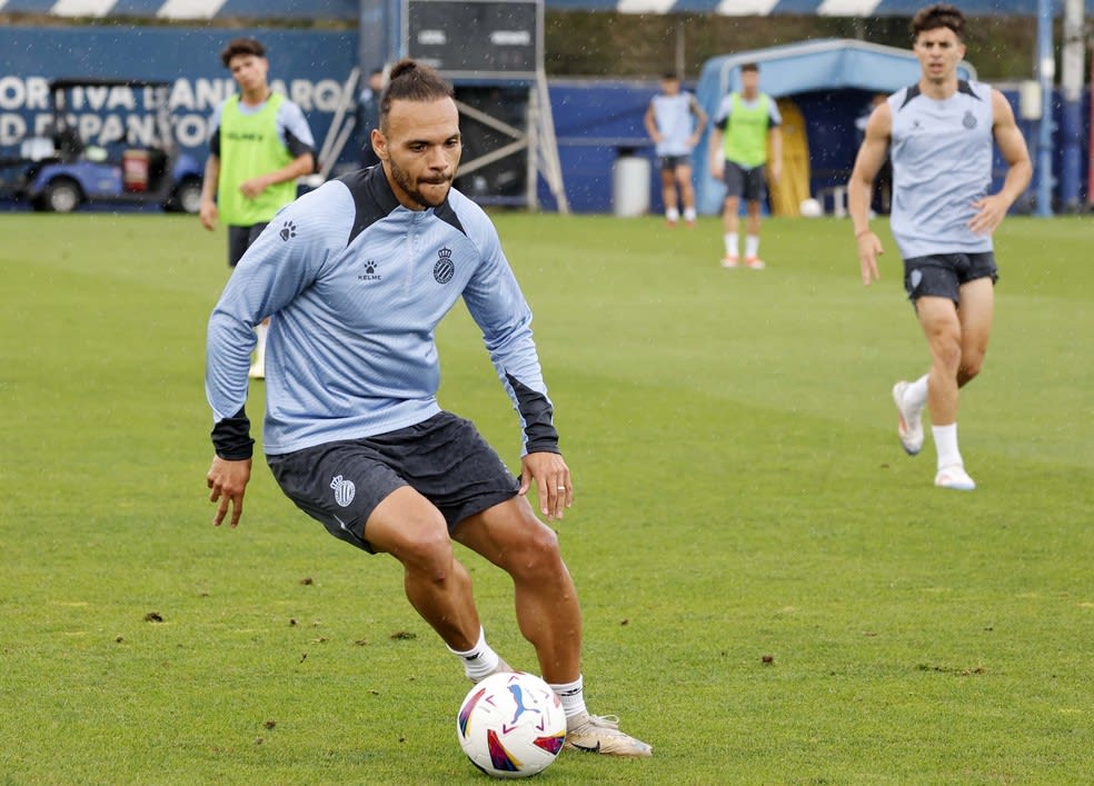 Braithwaite em treino do Espanyol — Foto: Divulgação/Espanyol