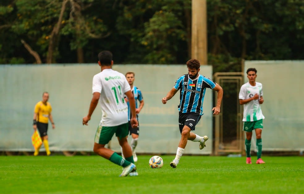 Diego Costa em campo pelo Grêmio na Copa FGF — Foto: Angelo Pieretti/Divulgação Grêmio