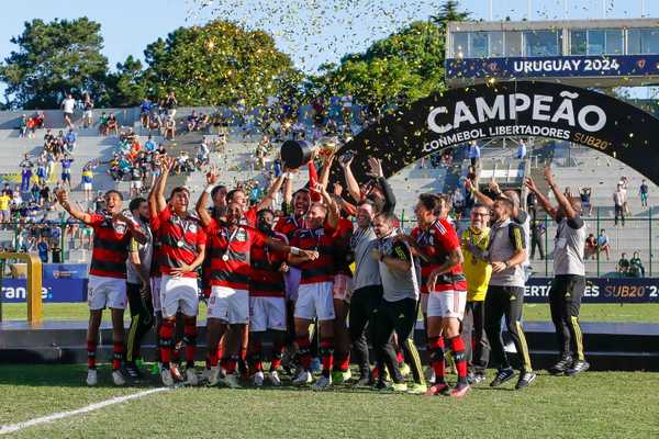 Artilheiro destaca convicção nas viradas do Flamengo na Libertadores