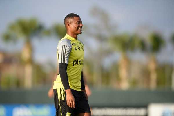 Escalação do Flamengo: Tite esboça time com De la Cruz entre titulares; Viña faz primeiro treino