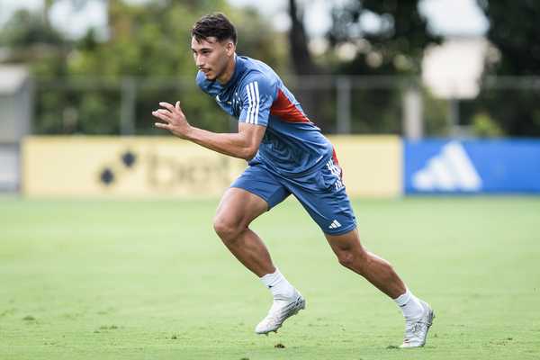 Japa retorna aos treinos no Cruzeiro, Bilu inicia preparação física pós-lesão grave.