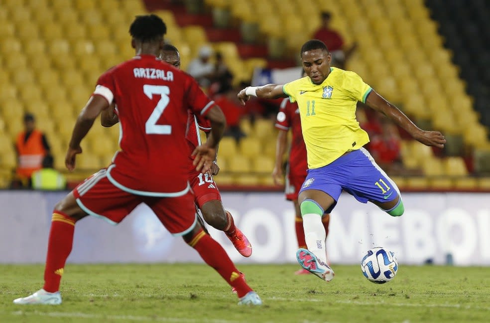 Promessa do Sub-17 do Flamengo, Wesley Santos projeta jogo contra