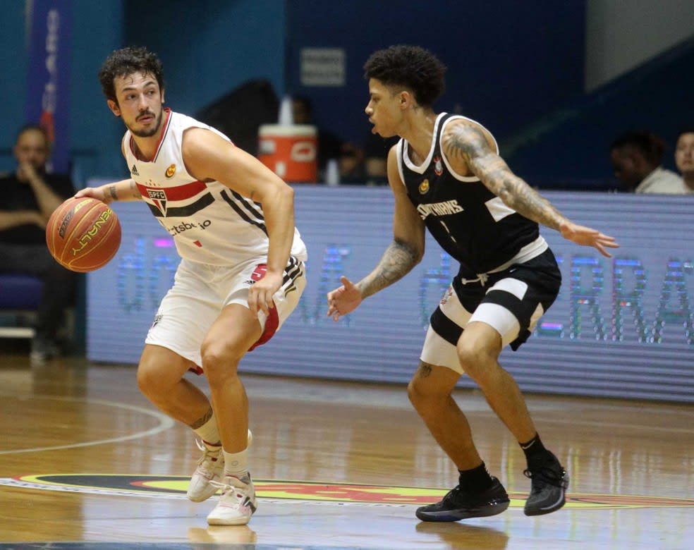 Com novo uniforme, Basquete Tricolor estreia no NBB contra o Rio Claro -  SPFC