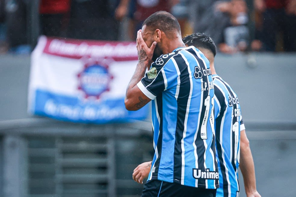 JP Galvão em Caxias x Grêmio — Foto: AGIF