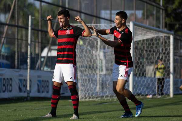 Gabigol é homenageado com muque em vitória do Flamengo no sub-20: ídolo em destaque