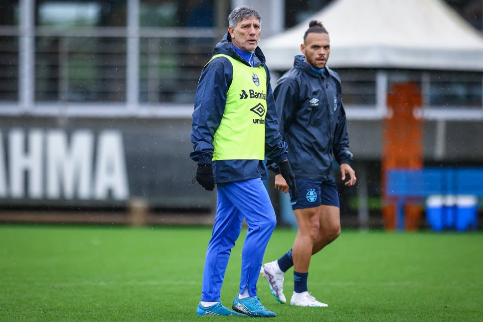 Renato Portaluppi e Braithwaite em treino do Grêmio — Foto: Lucas Uebel/Grêmio