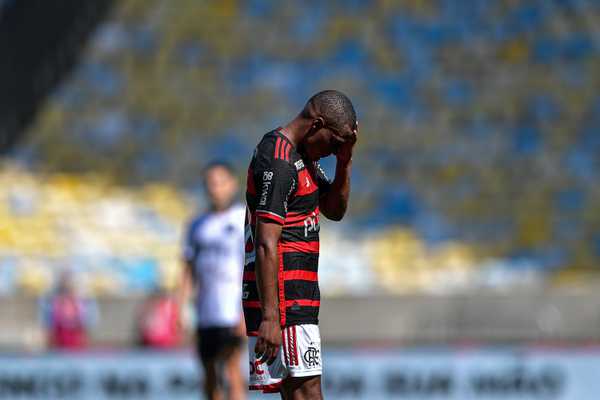 Flamengo reavalia Viña e De la Cruz para partida contra Bragantino