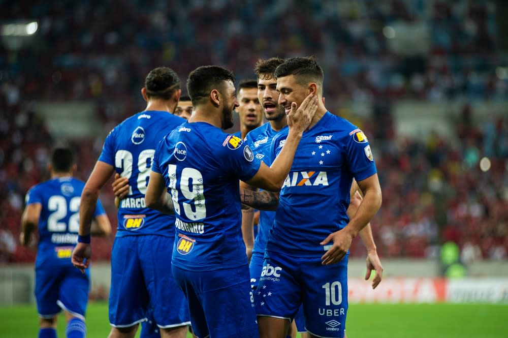 Robinho e Arrascaeta participaram de todos os gols do Cruzeiro no pós-Copa