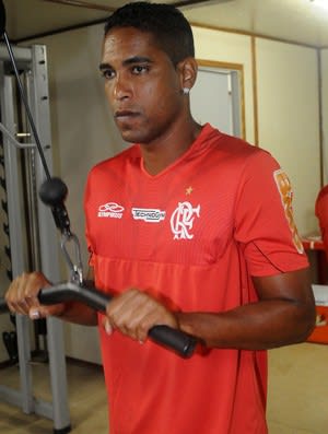 Sem cara feia e avesso à polêmica, Cleber Santana luta para ser titular