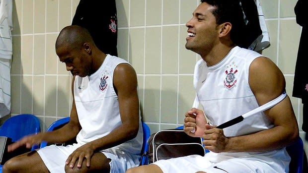 André Santos reencontra Corinthians e avisa: Fla não vai só defender