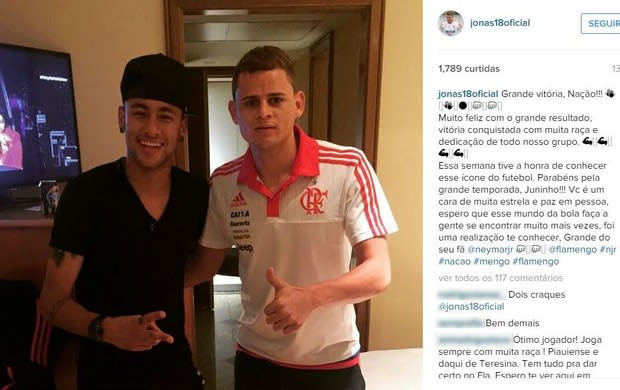 Jonas posta foto com Neymar, Juninho para o volante rubro-negro