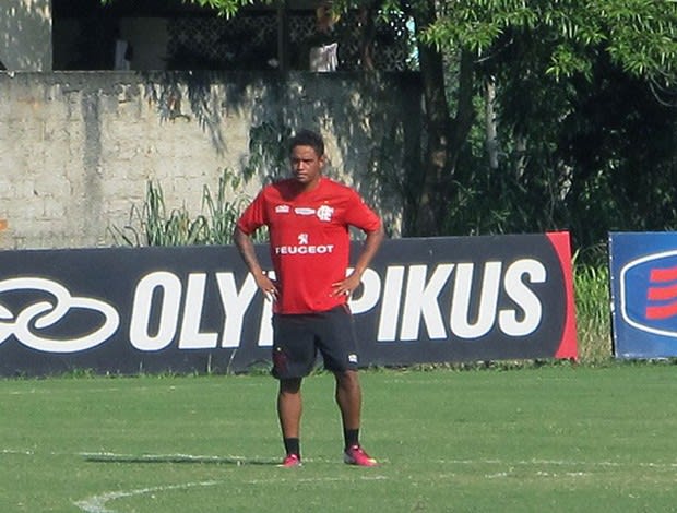 Em treino tático, Dorival testa Carlos Eduardo no ataque e na armação