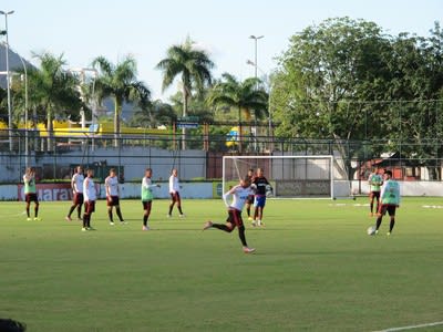 Cristóvão testa três volantes e Pico antes de jogo contra o Vasco