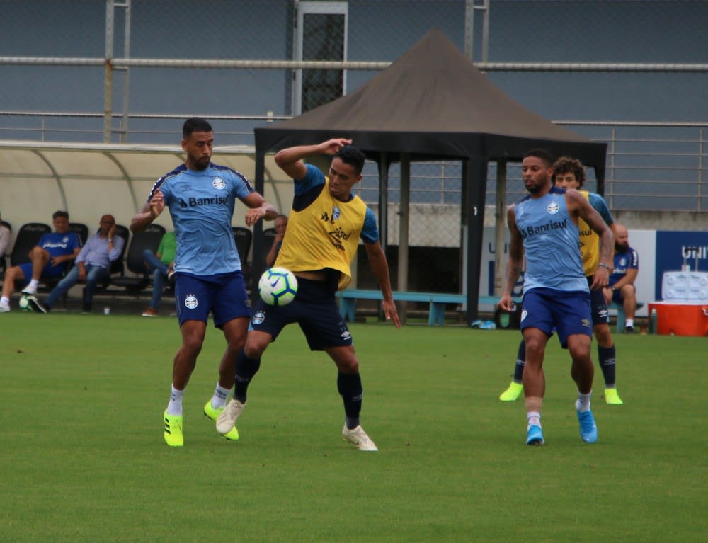 Michel volta a treinar e vira opção para o duelo contra o Flamengo