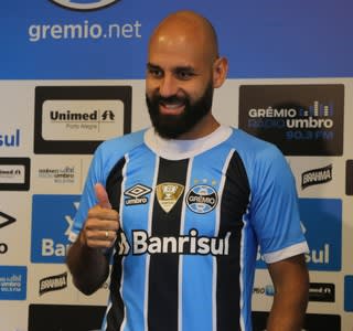 Pronto para estreia, Bruno Rodrigo exalta disputa interna no Grêmio