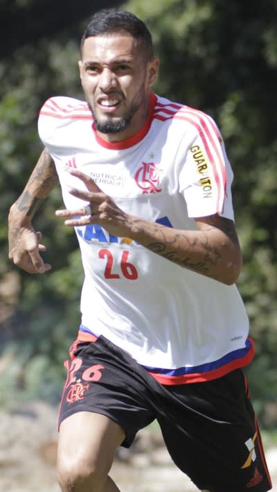 Agora vai, Paulinho... Atacante volta a treinar com o grupo na segunda-feira