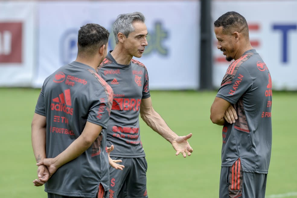 Paulo Sousa muda horário e campo para ver jogo-treino