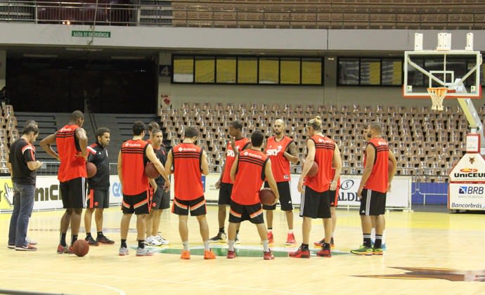 Flamengo treina para o clássico contra o Brasília de olho na terceira colocação