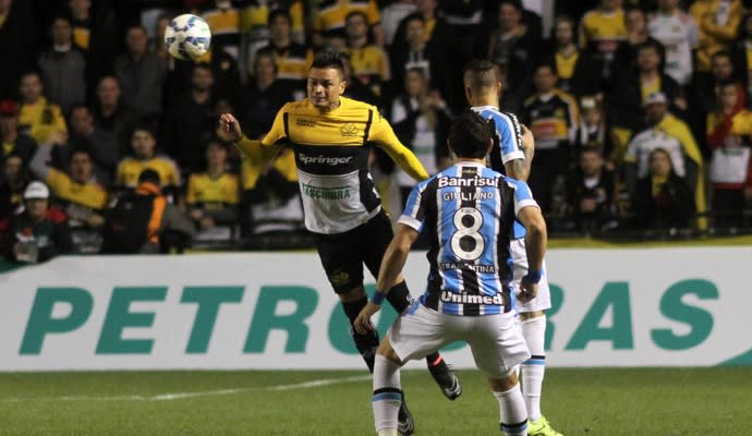 Grêmio bate o Criciúma nos pênaltis e avança para oitavas da Copa do Brasil