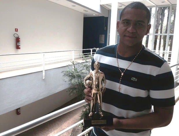 Depois de polêmica, Walter ganha elogios do técnico do Flamengo