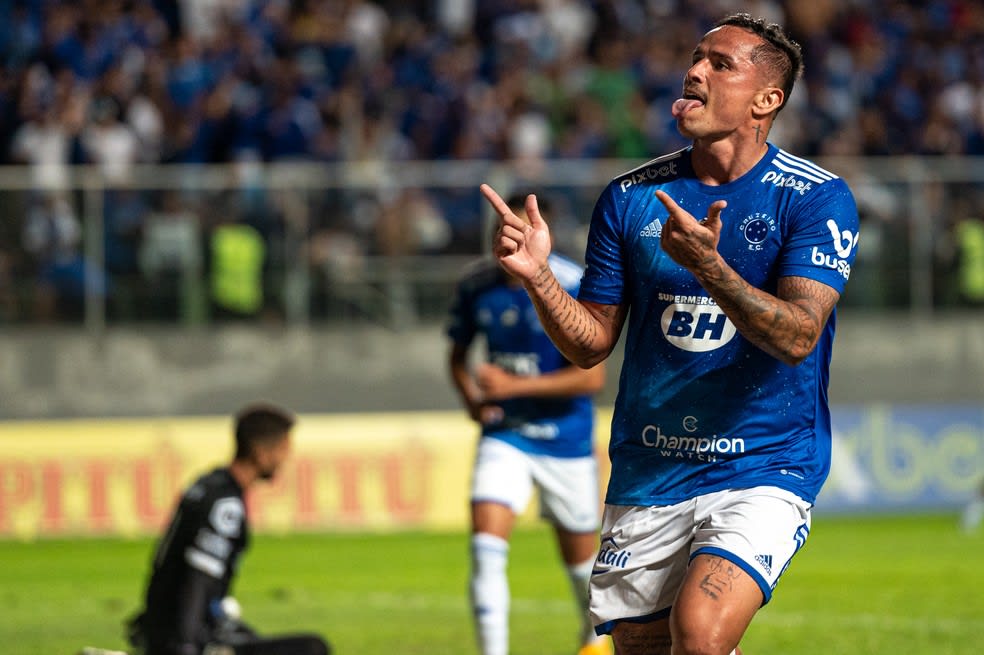 Artilheiro do Cruzeiro: Edu supera marcas de Arrascaeta, e se aproxima de Ricardo Goulart e Borges