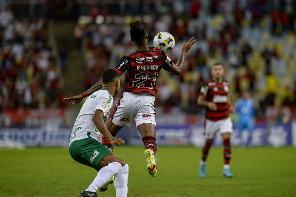 Preocupação: David Luiz e Bruno Henrique serão reavaliados após duelo contra o Cuiabá