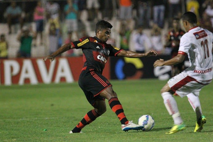 Flamengo abre portas do Ninho para Almir fazer tratamento no joelho