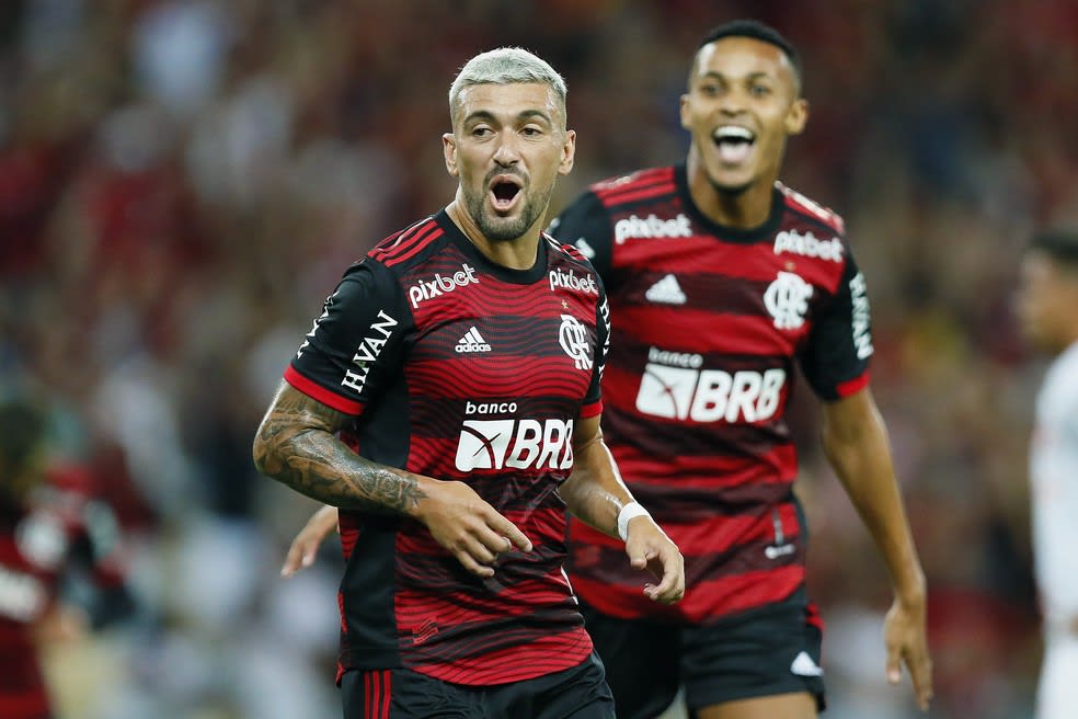 Notas da partida: Arrascaeta brilha, Ribeiro volta a jogar bem e Léo Pereira tem noite artilheira