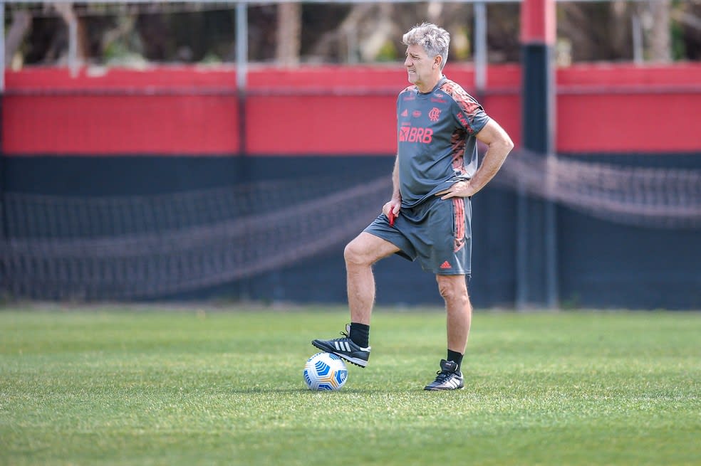 Sem relacionar titulares, Flamengo viaja para encarar o América-MG; veja o possível time