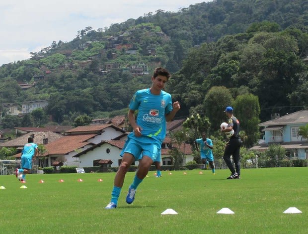 Mattheus vê forte concorrência na sub-20: Cada um lutando pelo seu